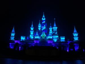 China High Brightness COB LED Stage Light 200W RGBW 4 In1 Magic Par For Fantawild Cartoon Castle Project factory