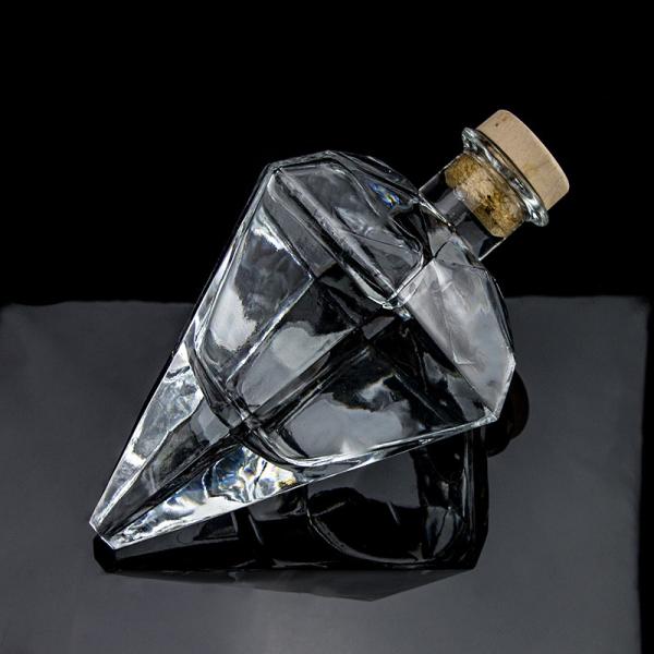 Popular Design Super Flint 700ml Vodka Glass Bottle with Cork and Transparent