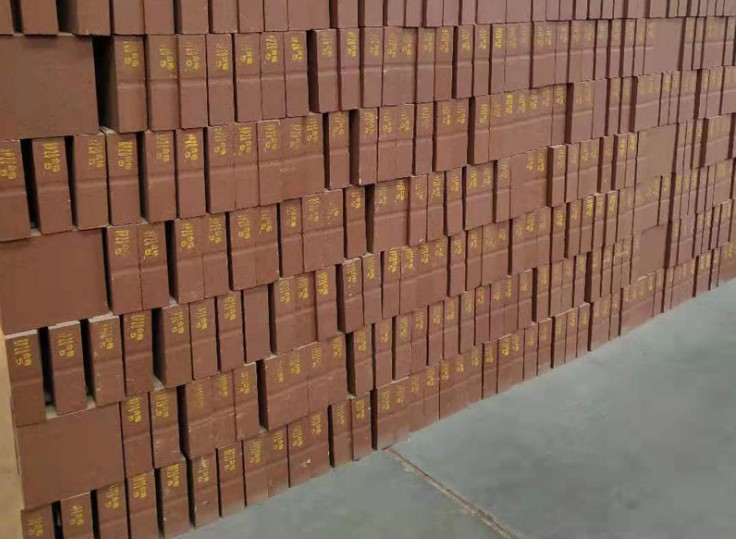 80-85% MgO Content Magnesia Iron Spinel Brick for and Durable Furnace Lining Solutions