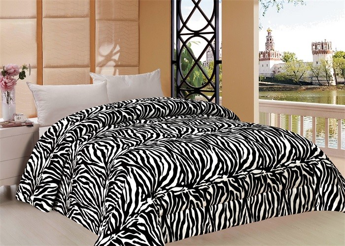 Zebra Pattern Full Bed Comforter Set With Printed Flannel Fleece Front