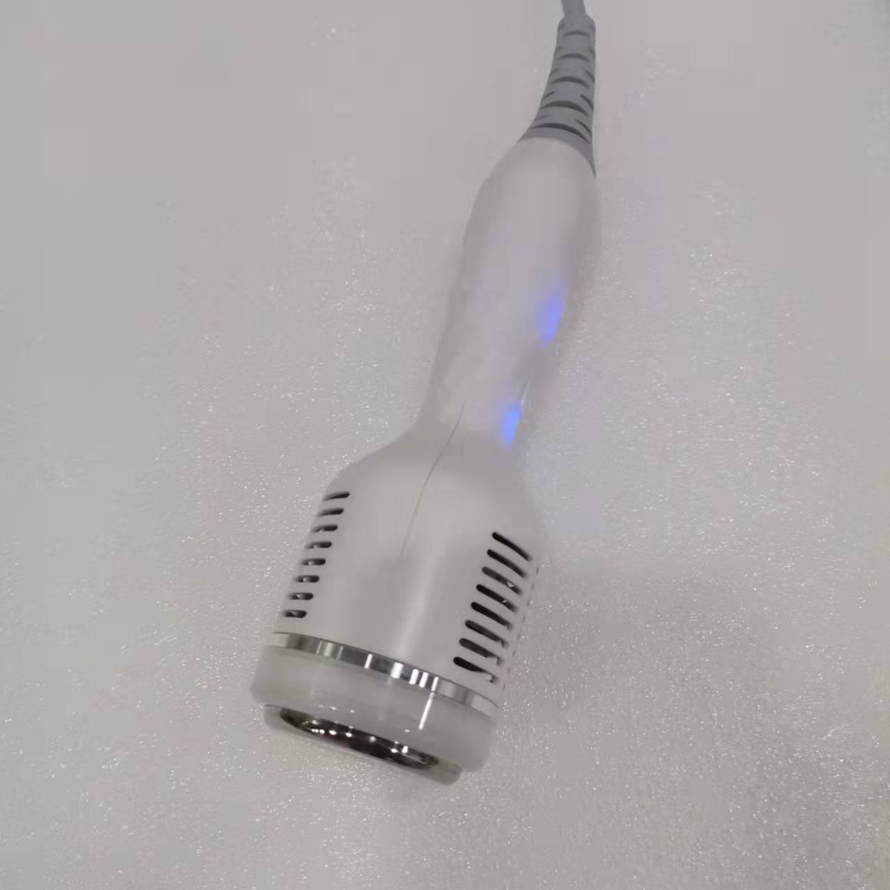 Distributing fractional rf microneedling machine for skin tightening face neck lifting