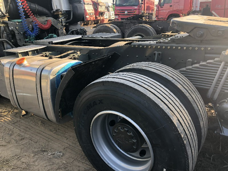 Sinotruck HOWO Used 10 Wheeler 375HP 2016 Model 6X4 Tractor Truck Head 3axles