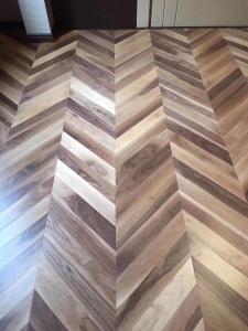 China Chevron in American Walnut Engineered Wood Flooring, C grade and natural lacquered factory