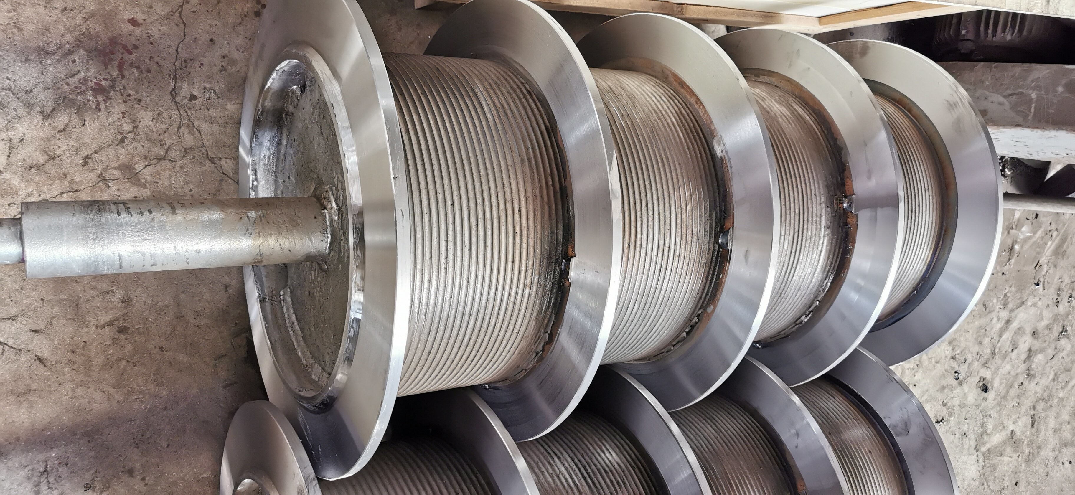 Multiple Ropes and Speed Simultaneous Lifting Multiple Winch Drum with Lebus Grooves