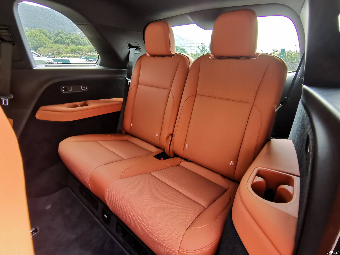 Experience the Future of Transportation with Lixiang L8 Pro Hybrid Electric SUV 1.5T Dual Motor and 4WD Drive