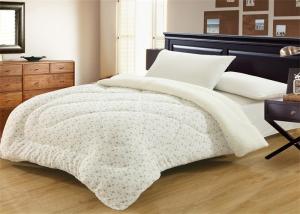 China Solid Coral Fleece Quilt Comforter Sets , Anti Wrinkle Full Size Comforter Sets factory