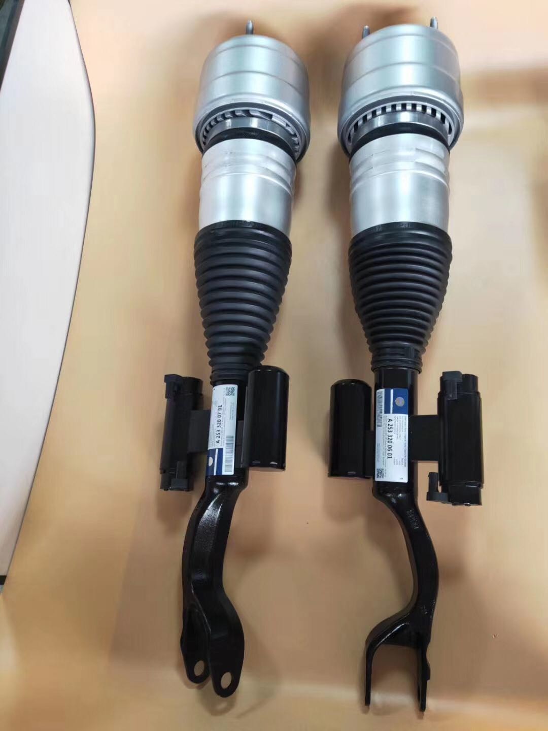 2203202338 A2203202338 Air Suspension Rear Shock Absorber For Benz S - Class W220