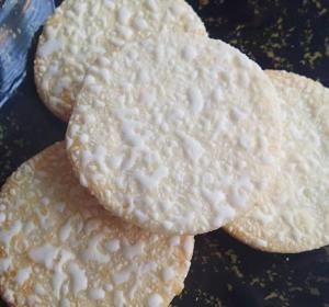 China Sweety Flavor Senbei Rice Crackers Sliced Cookie Snow White Rice Cake factory
