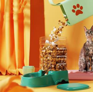 China Slow Automatic Cat Feeders Set Cat Water Dispenser factory