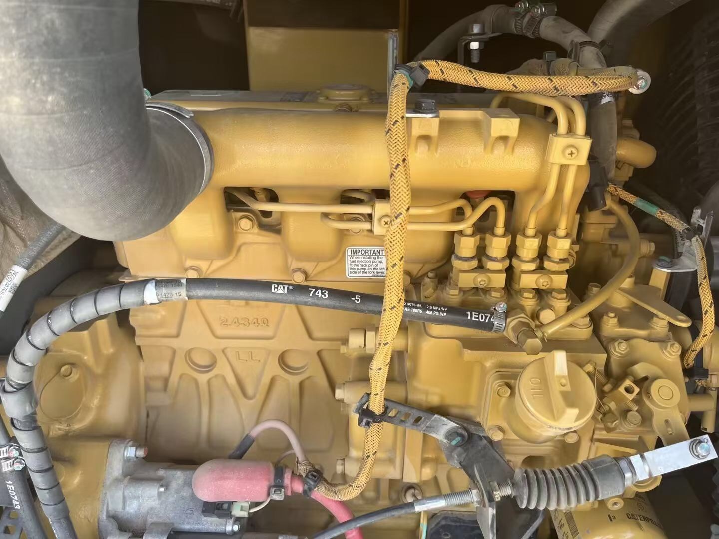 Caterpillar 305.5E Excavator 5.3 Ton Operating Weight and ORIGINAL Hydraulic Cylinder