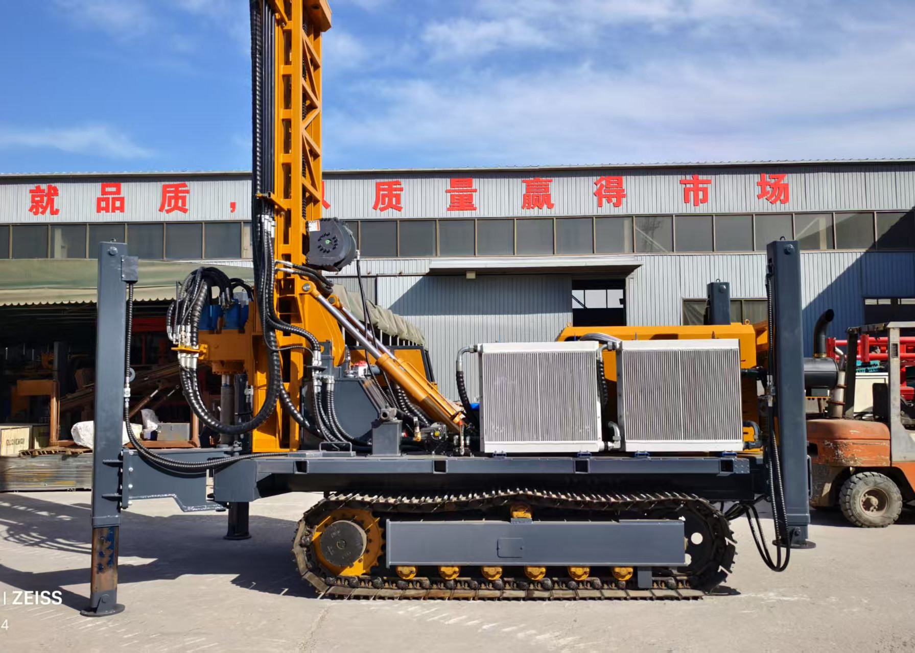 Mobile and flexible ST-1000 water well drilling rig with strong power