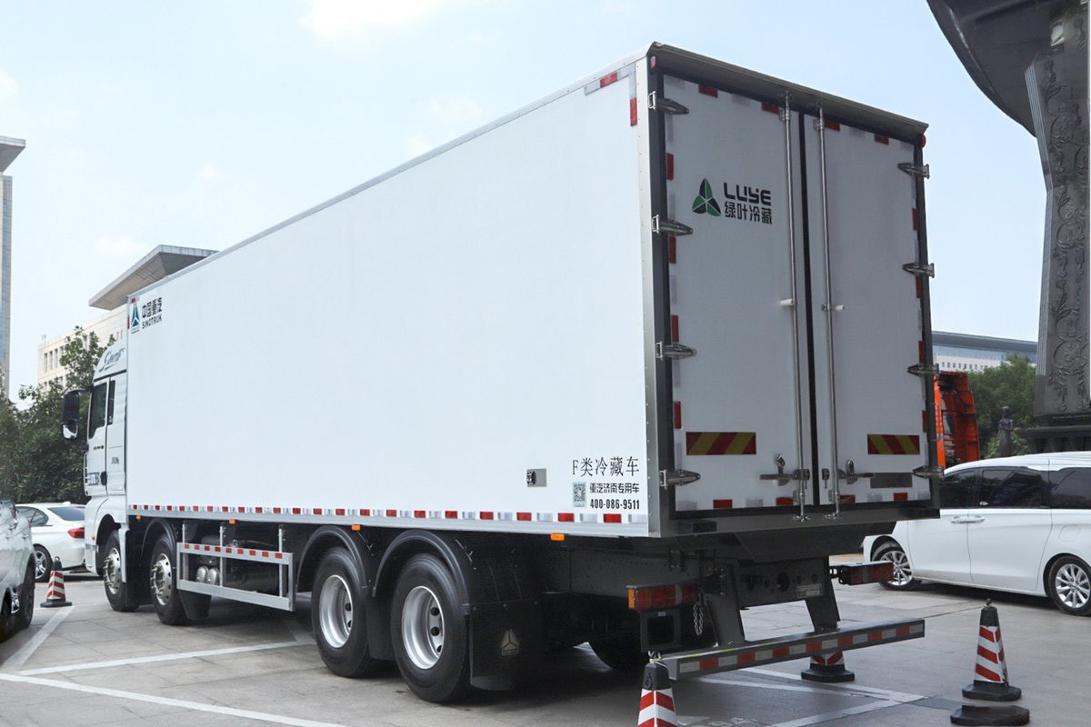 SITRAK ZZ5326 G7S Diesel 16-Speed 490HP 8X4 9.45m AMT Automatic Sinotruk Refrigerated Truck