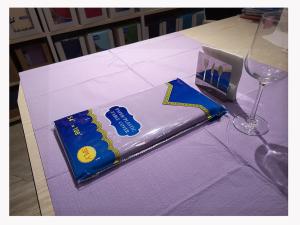 China 2ply 274CM 180CM Length Disposable Paper Tablecloths Virgin Wood Pulp Many Colors factory