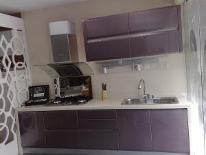 China High glossy lacquer kitchen cabinet factory