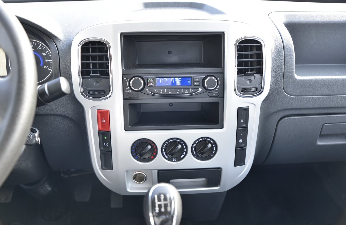 Normal Driver's Seat Double/Single Cabin 1.9t Loading Capacity Flat Cargo Truck with ESC