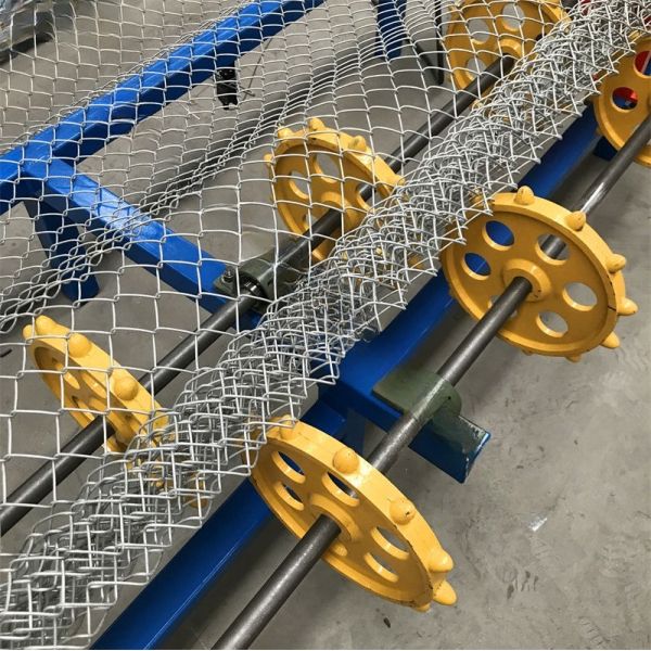 Fast Production Automatic Chain Link Fencing Machine Auto Cut 80-150㎡/Hours