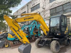 China Used R60W-7 Mini Hyundai Wheeled Excavator Stable And High Efficiency factory
