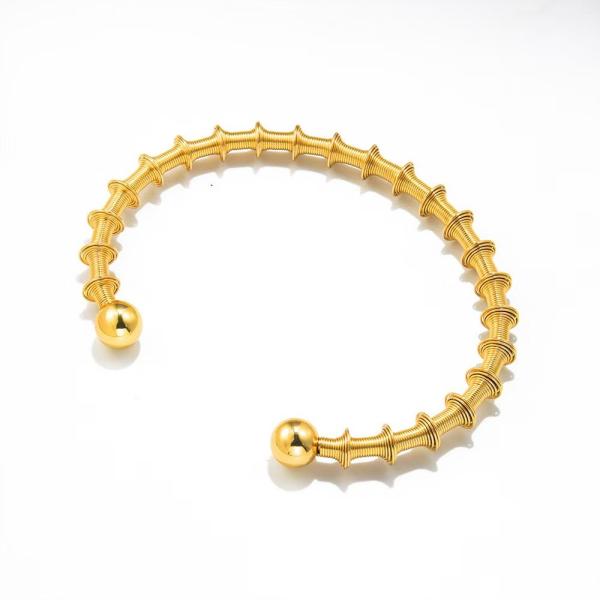China Toggle Clasp Bamboo-like Golden Bracelet for Women Lightweight factory