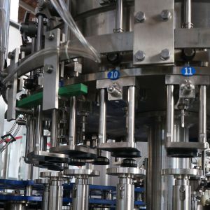 500ml 5000BPH Soft Drink Canning Machine Carbonated Drink Bottling Machine