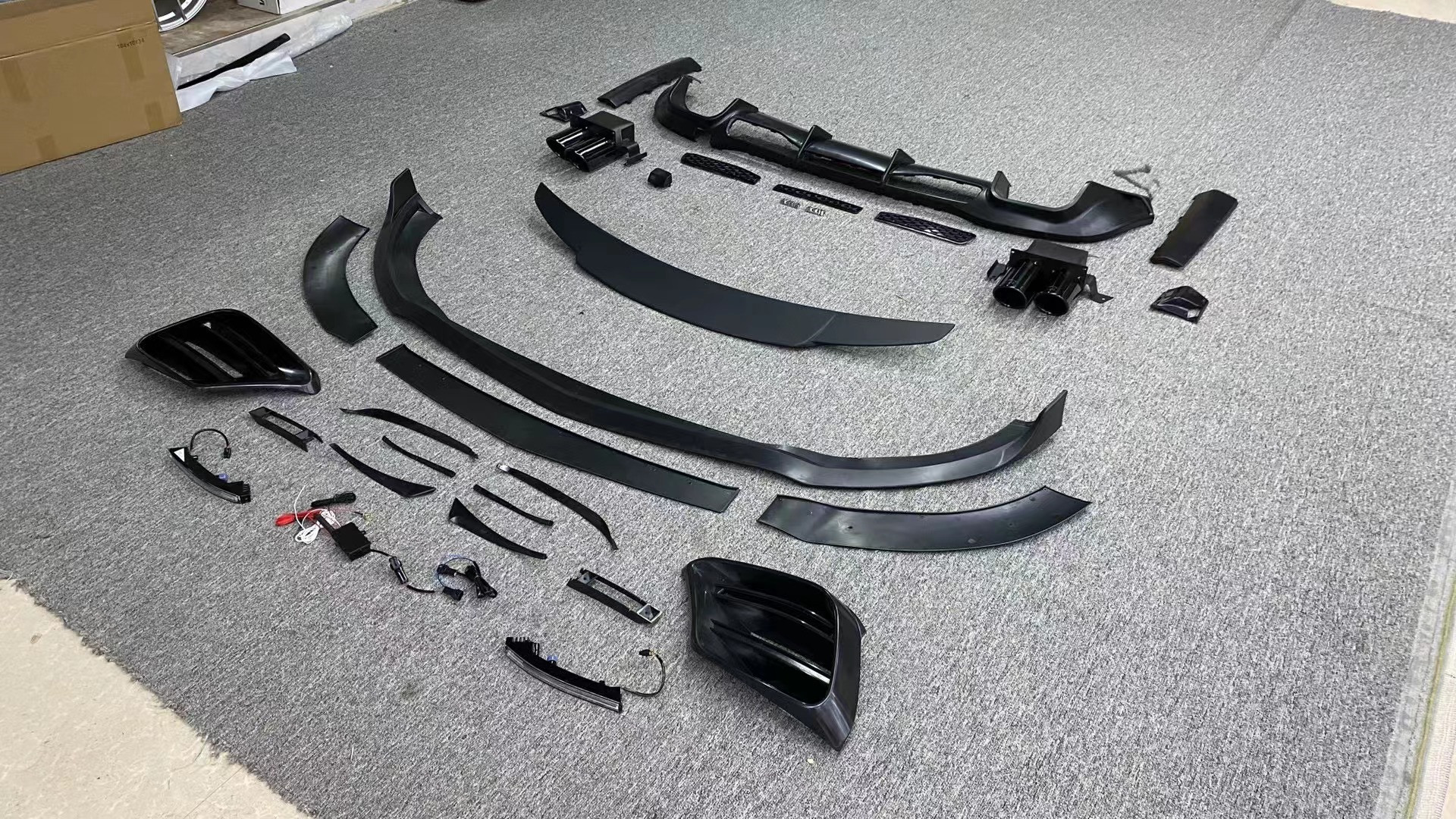 For Mercedes S-Class W223 S400 S450 Carbon Fiber Body Kit W223 Maybach Upgraded BUS Style Front Shovel Diffuser Spoiler