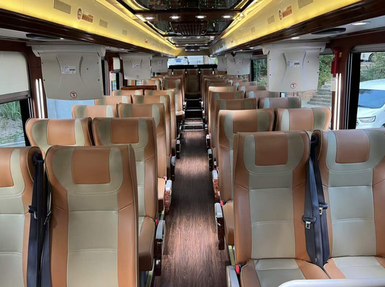 Second Hand Used Yutong Commuter Bus Passenger Transportation 46 Seats 16000kg