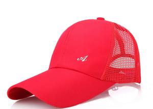 China Soft Female Red Mesh Baseball Caps 6 Panel Good Air Permeability Absorb Sweat factory