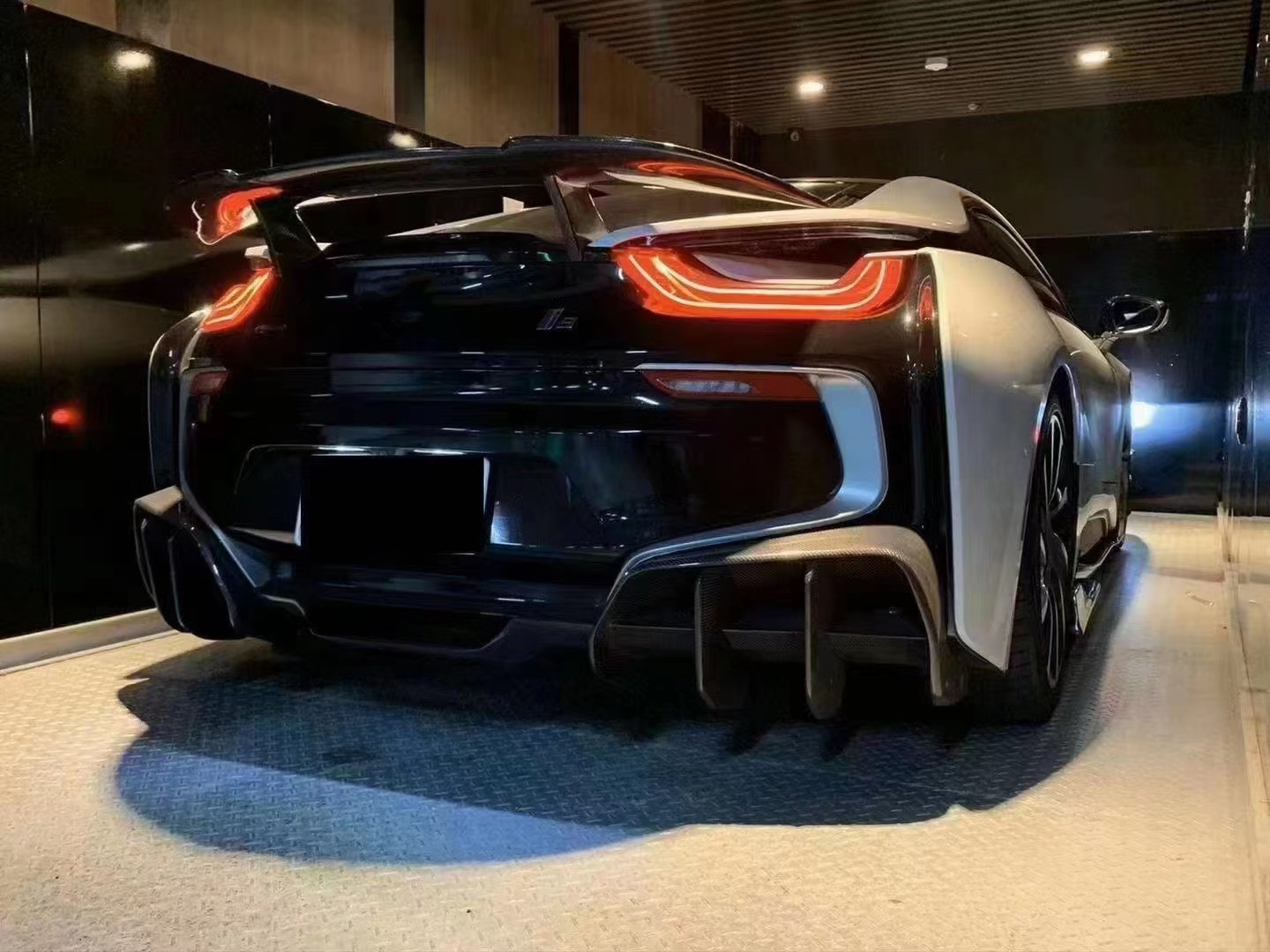 New Product for BMW I8 Carbon Fiber Spoiler Carbon Fiber Tail Carbon Fiber Wing