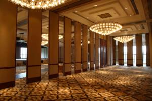 China 85 mm thickness melamine customized color movable partition for banquet hall factory