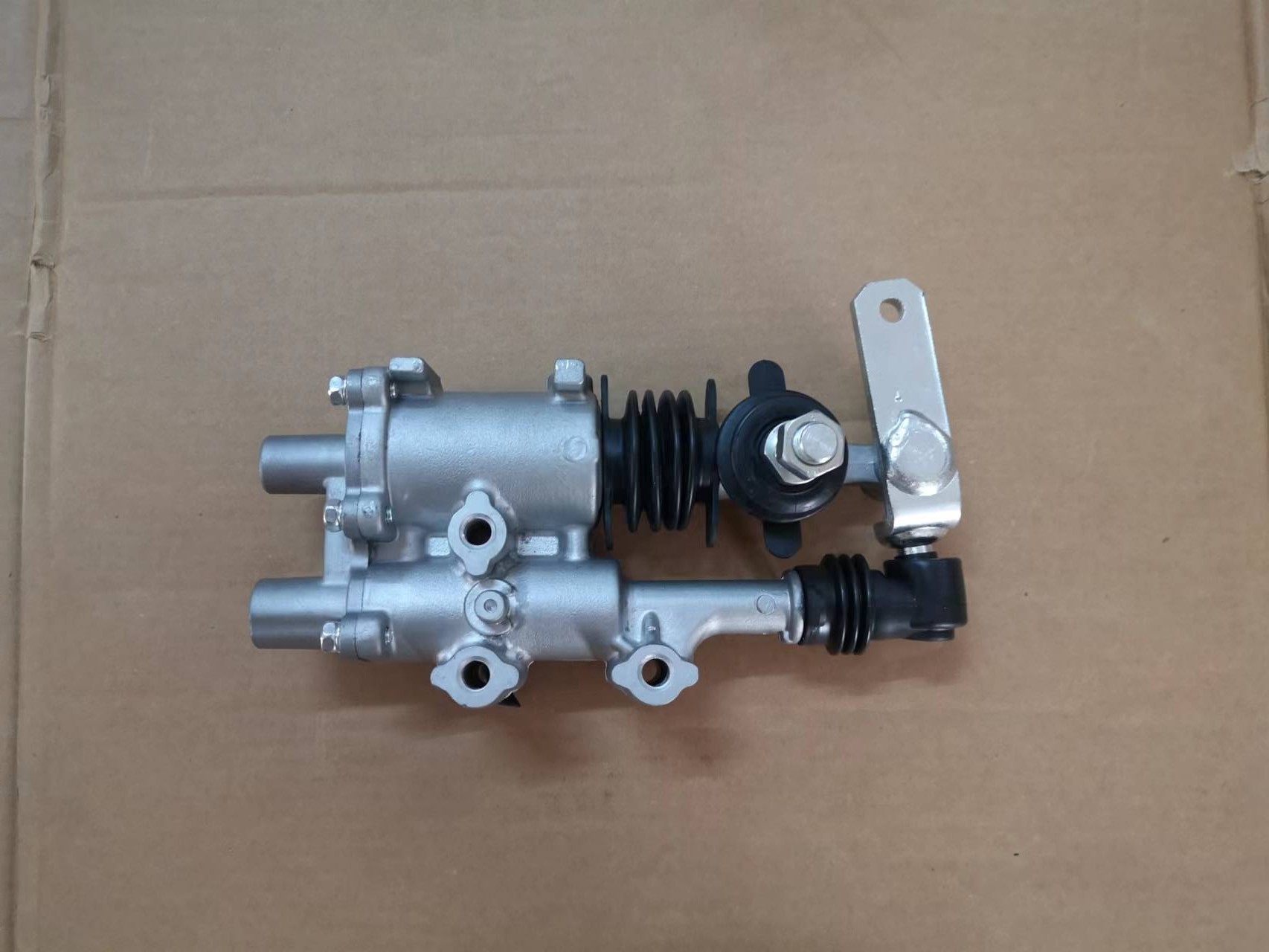 Clutch Speed Power Shift Assistor 1337301562 MLD6A MLD6Q Transmission Speed Level Change FTR FVR Cargo Truck
