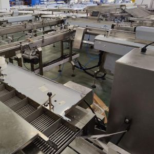 Energy-saving flow wrapping machine with intelligent heat sealing temperature