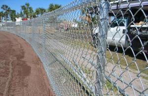 China Professional Chain Link Panels , Diamond Chain Link Mesh Fence 1~5m Height factory