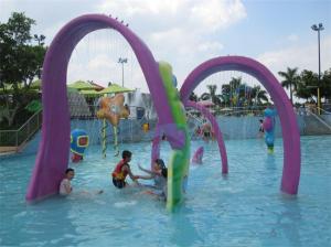China CE 2.5m Height Water Splash Pad Fiberglass Ribbon Combination Water Spray Arch factory