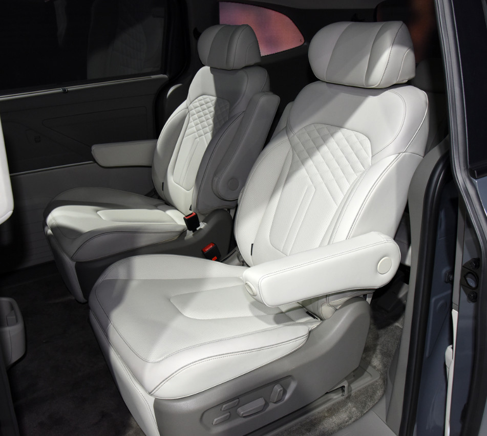 New or Used Diesel or Gasoline Vehicles Hyundai Custo 2021 380TGDi Mid-large size MPV 5 Door 7 seats Good Price