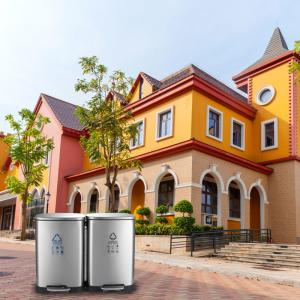 China Fingerprint Resistant 40L Stainless Steel Outdoor Trash Can factory