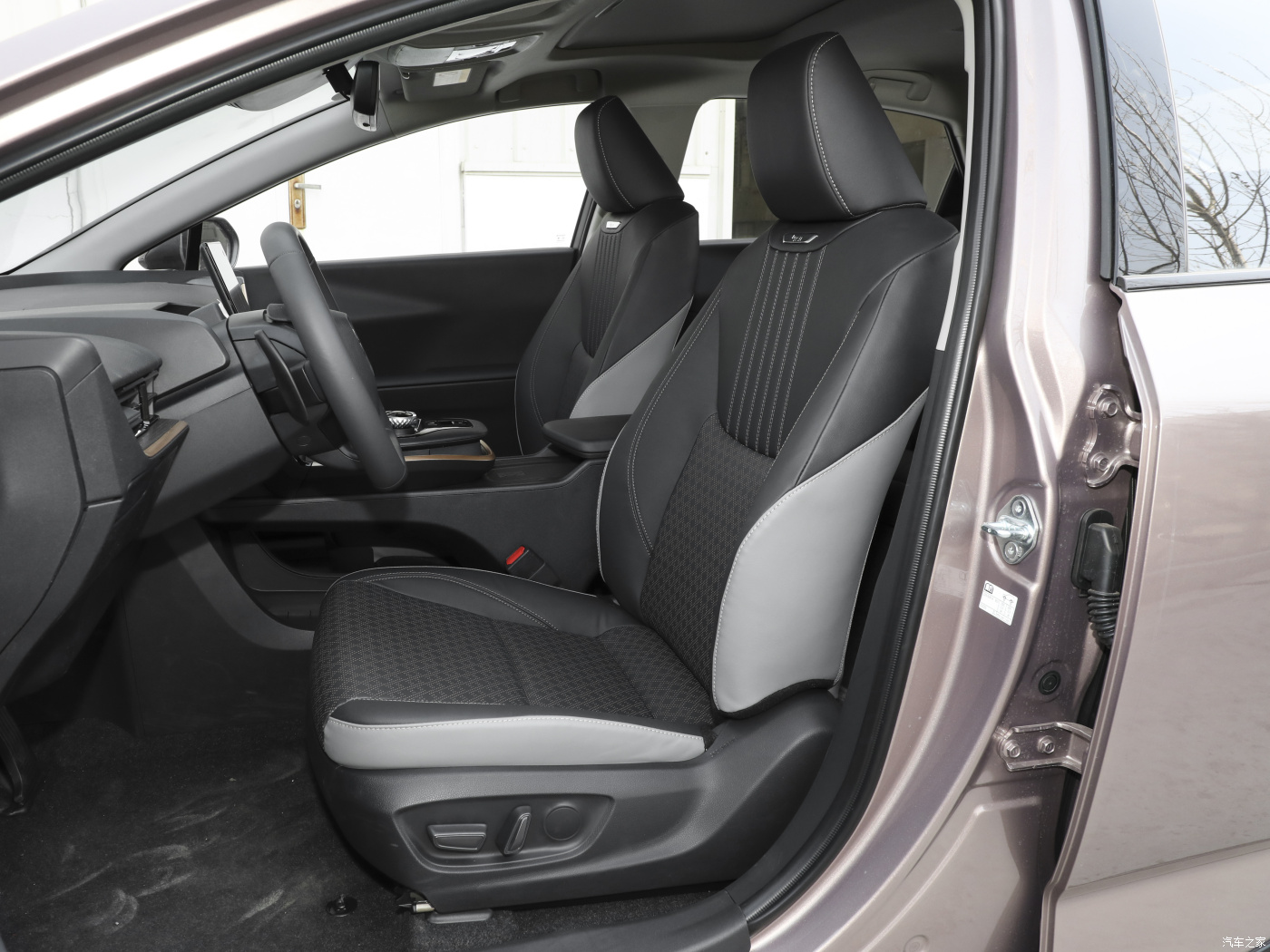 2023 To-yota Energy Vehicle Bz3 Sedan EV Left Hand Drive 4725mm*1835mm*1480mm High Speed 0km Used Electric Car for Adult
