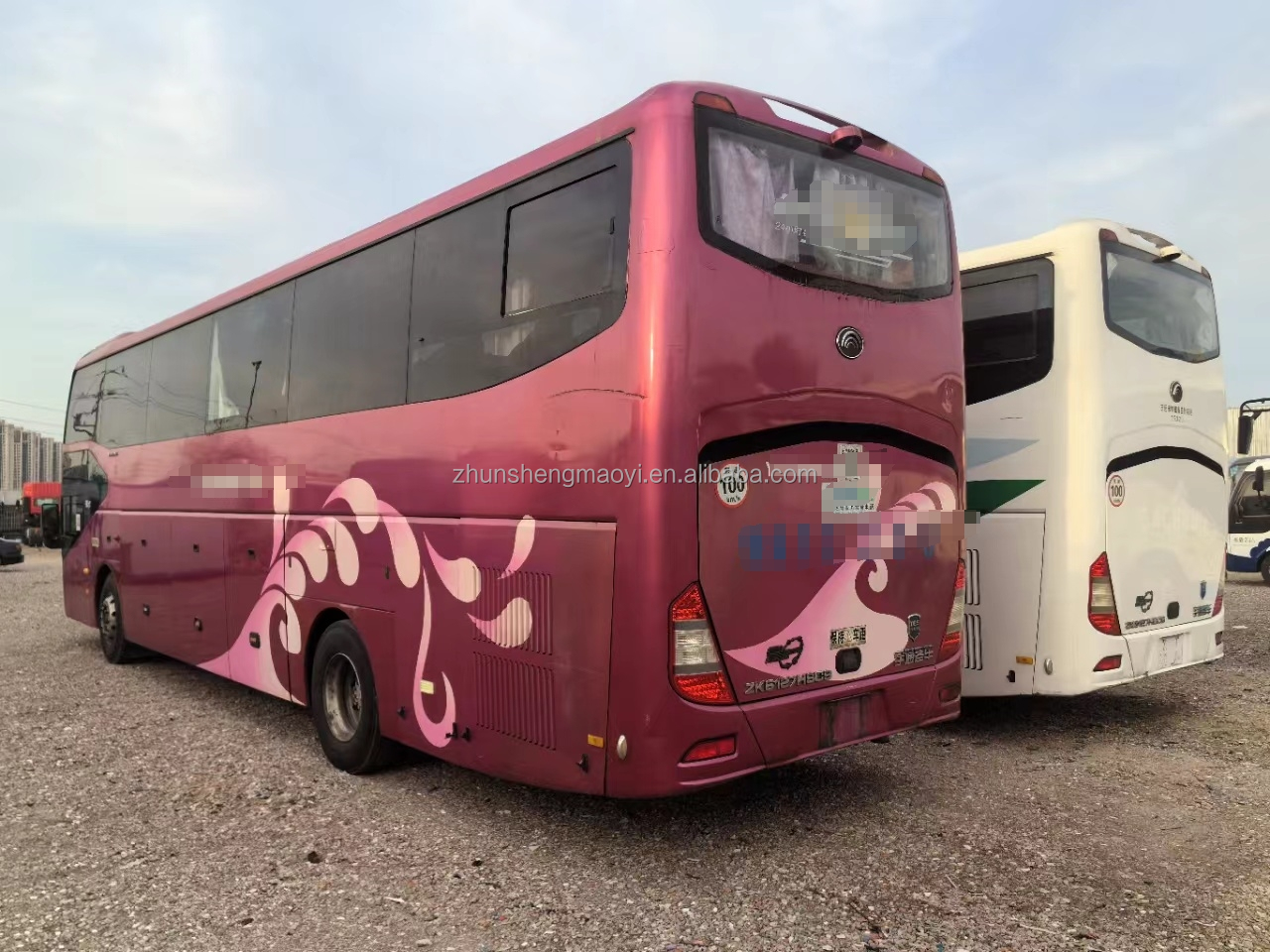 3 Diesel Engine Luxury Tour Coach with 6 8L Capacity Ultimate Luxury