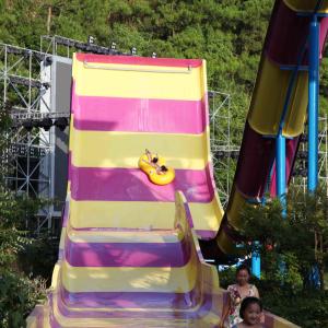 China Long Raft Spiral fiberglass Water Slides With Two Person Riding factory
