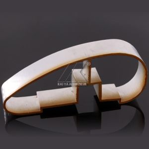 Ajustable Aluminium Handrail Profiles OEM Customize Length Light Wood Grain Finish