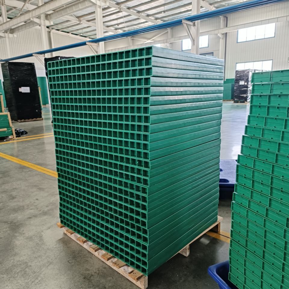 Pig Farming PP Plastic Sheet Fence Panels Wall 1 * 0.9m 13KG