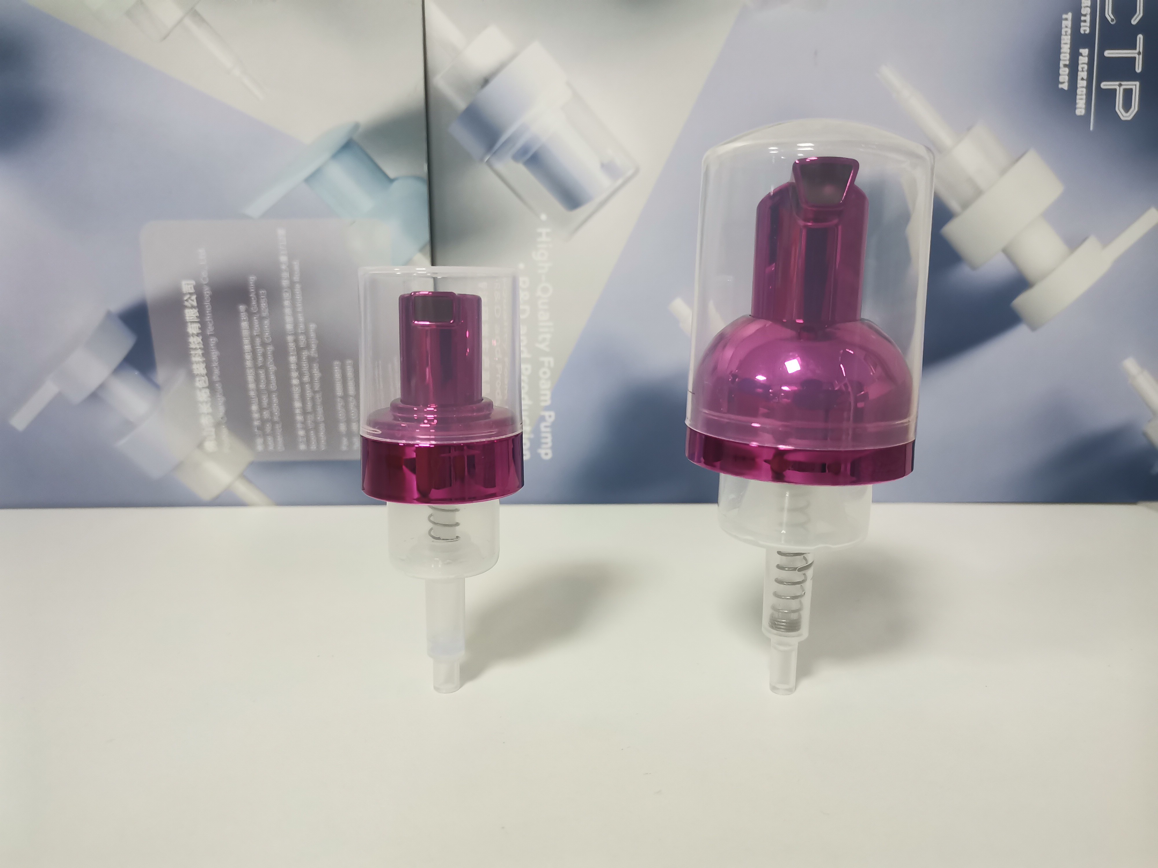 Colorful Recyclable Mini Foam Pump Dispenser 0.4 Cc Foam Output Electroplating Colour Customized Com