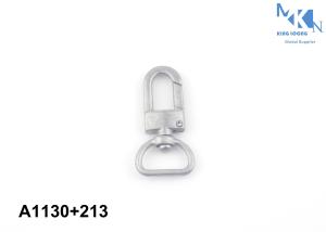 China Embossed Logo Bag Snap Hook Matt Silver Plating Corrosion Resistance factory