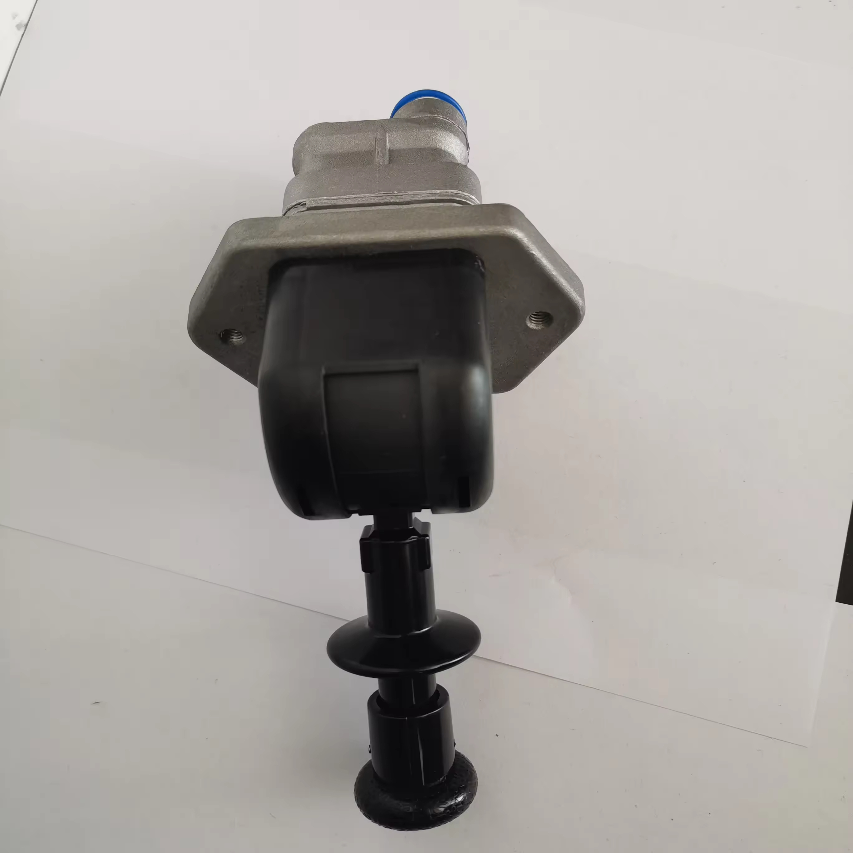 Manual Brake Valve 9617231000 81523156116 for Bus Accessories Purpose Replace/Repair