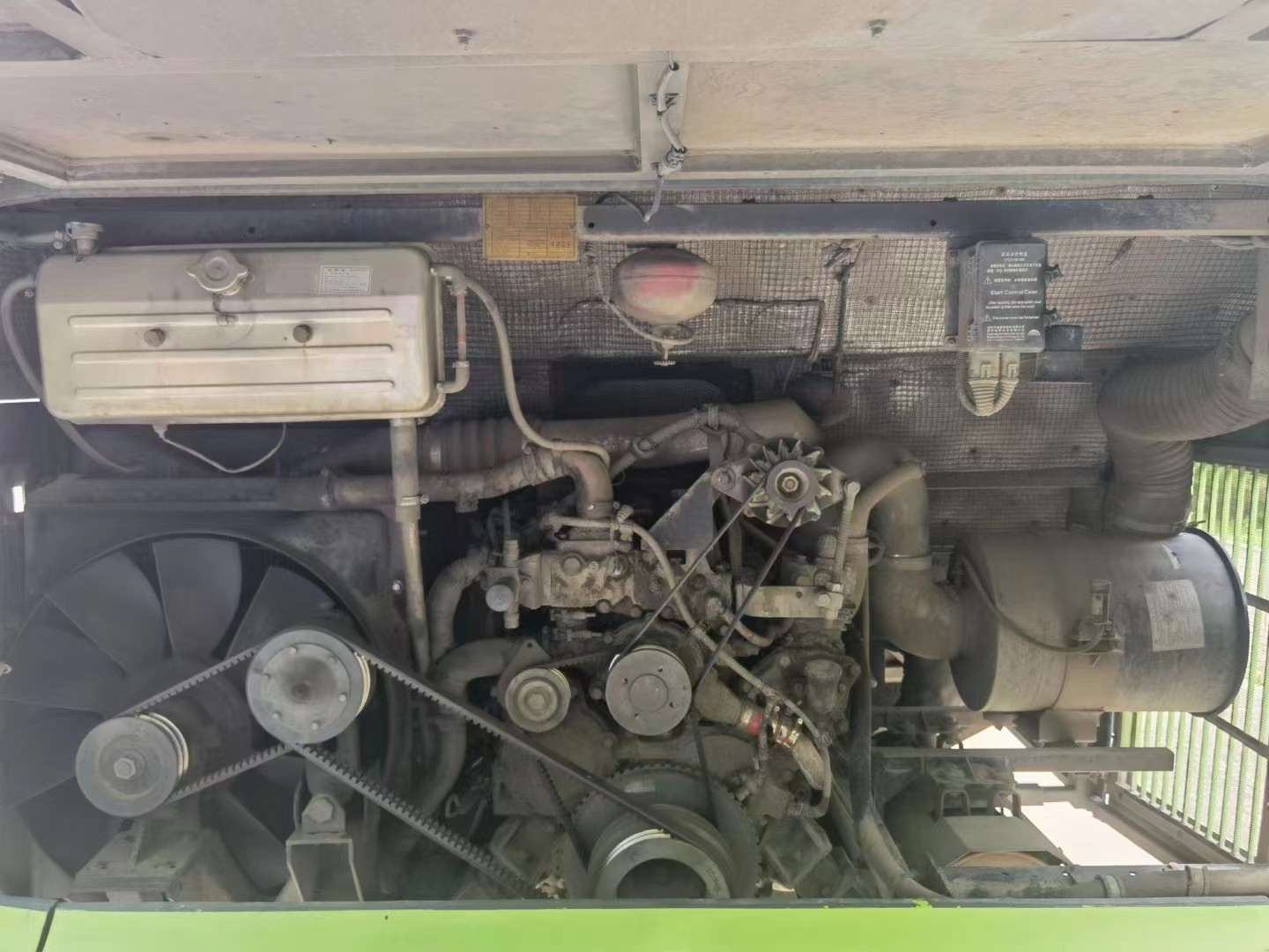 Zk6128 City Used Yutong Bus Right Hand Drive Coach Bus 60seats Diesel Engine Sightseeing