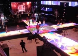 China DIY FCC Interactive Led Light Up Dance Floor 43222 Pixels 4m Viewi Distance factory
