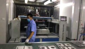 China 6 Axis Robotic Auto Painting Machine Speed Adjustable Japanese Iwata Gun factory
