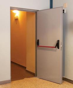 China 50mm Leaf Push Bar SS Hinge Steel Fire Exit Doors factory