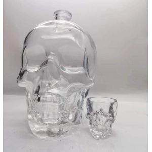 China 1000ml/1500ml/1750ml Skull Head Whiskey Bottle/Whiskey Glass Container on sale
