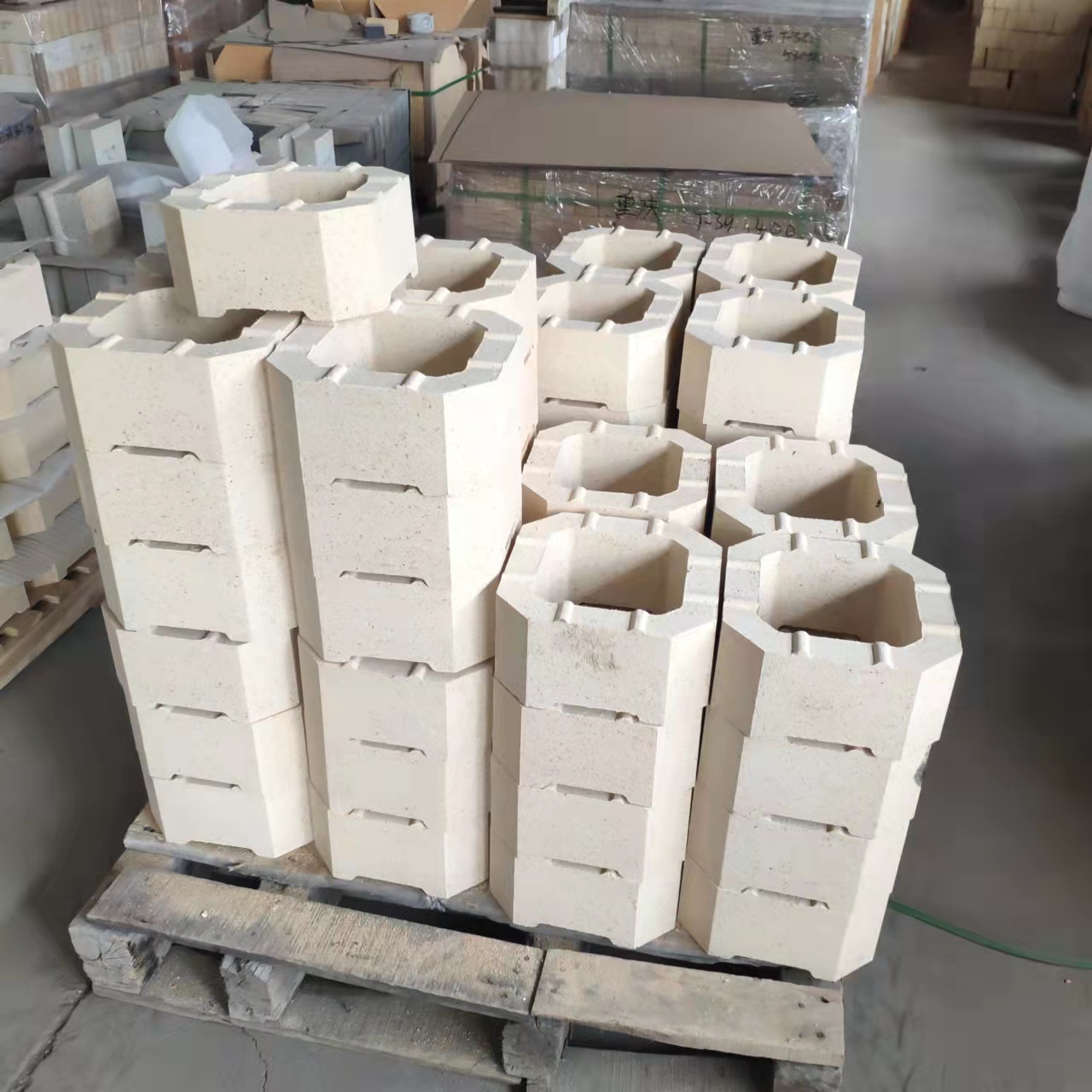 Henan High Density Sinter Mullite Brick for Glass Furnace and Petroleum Cracking System