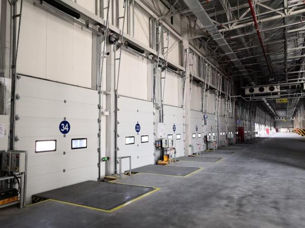 Industrial Iso 4.35m Sectional Overhead Door Steel Thermal Insulated Vertical