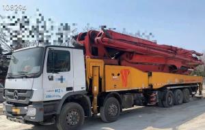 China Used Concrete Pump Trucks 62m Mounted On Mercedes Chassis For High Rise Construction factory